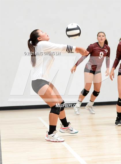 Thumbnail 2 in La Canada vs. Torrance (Queen's Court Tournament) photogallery.