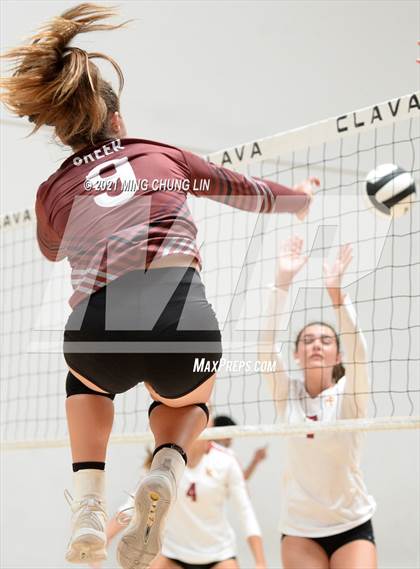 Thumbnail 3 in La Canada vs. Torrance (Queen's Court Tournament) photogallery.