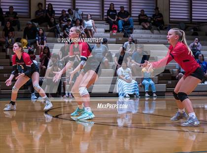 Thumbnail 2 in Hawaii Prep vs. Damien (HHSAA D2 Quarterfinals) photogallery.