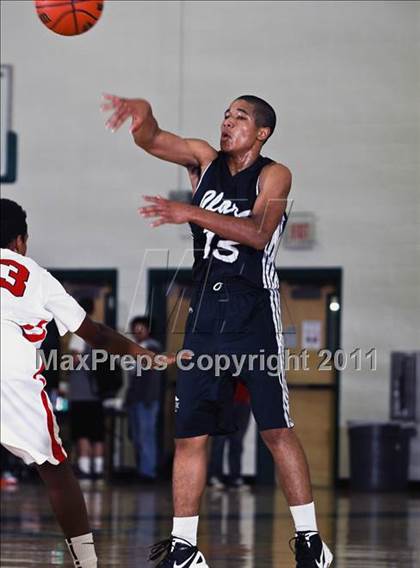 Thumbnail 3 in Bellaire vs. Clark (McDonald's Texas Invitational) photogallery.