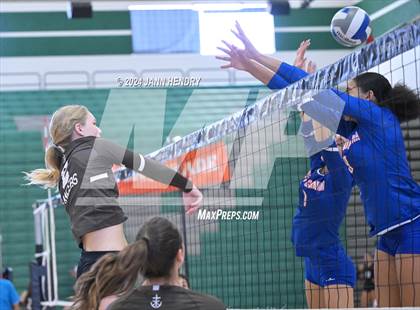 Thumbnail 3 in Bishop Gorman vs. Saint Francis (Durango Fall Classic) photogallery.