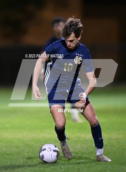 Thumbnail 3 in Teurlings Catholic @ Holy Cross (Div. II Regional Playoff) photogallery.