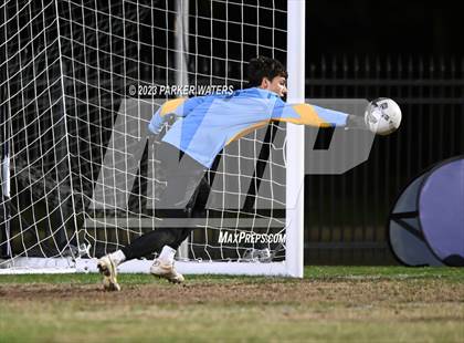 Thumbnail 2 in Teurlings Catholic @ Holy Cross (Div. II Regional Playoff) photogallery.