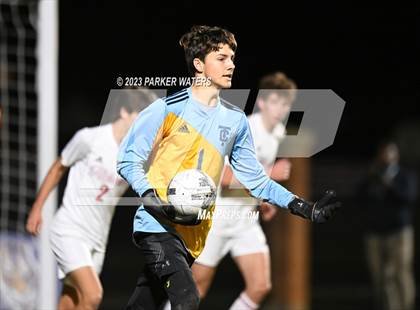 Thumbnail 1 in Teurlings Catholic @ Holy Cross (Div. II Regional Playoff) photogallery.