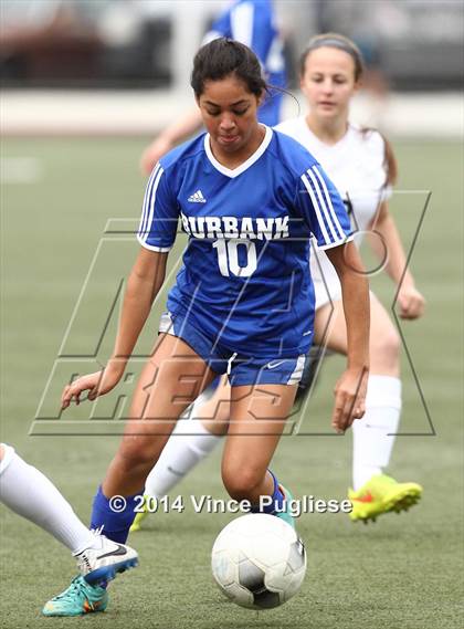 Thumbnail 3 in Flintridge Prep vs. Burbank photogallery.