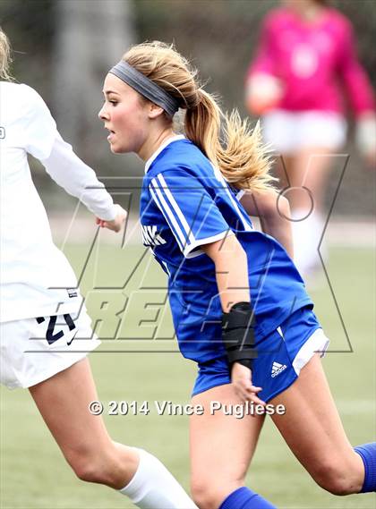 Thumbnail 3 in Flintridge Prep vs. Burbank photogallery.