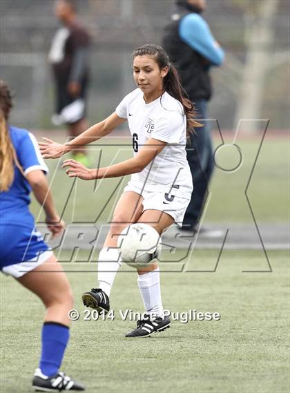 Thumbnail 3 in Flintridge Prep vs. Burbank photogallery.