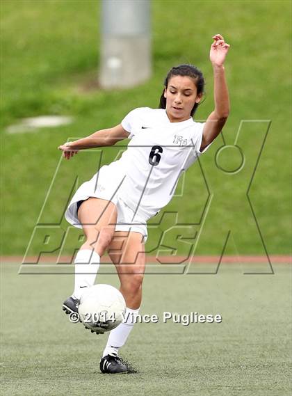 Thumbnail 3 in Flintridge Prep vs. Burbank photogallery.