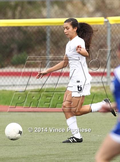Thumbnail 2 in Flintridge Prep vs. Burbank photogallery.