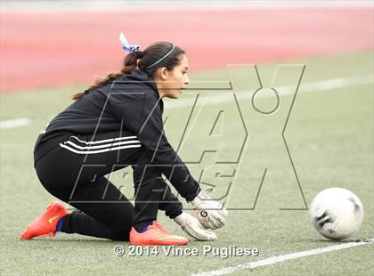 Thumbnail 3 in Flintridge Prep vs. Burbank photogallery.