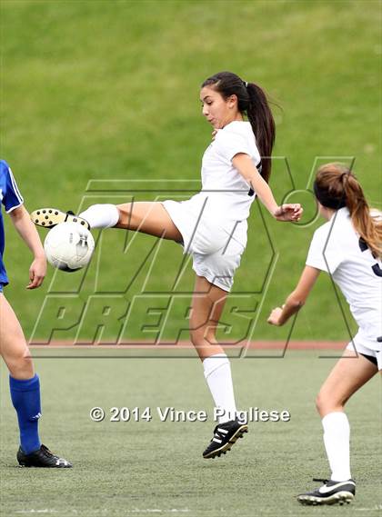 Thumbnail 1 in Flintridge Prep vs. Burbank photogallery.