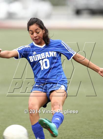 Thumbnail 1 in Flintridge Prep vs. Burbank photogallery.