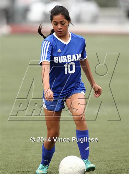 Thumbnail 3 in Flintridge Prep vs. Burbank photogallery.