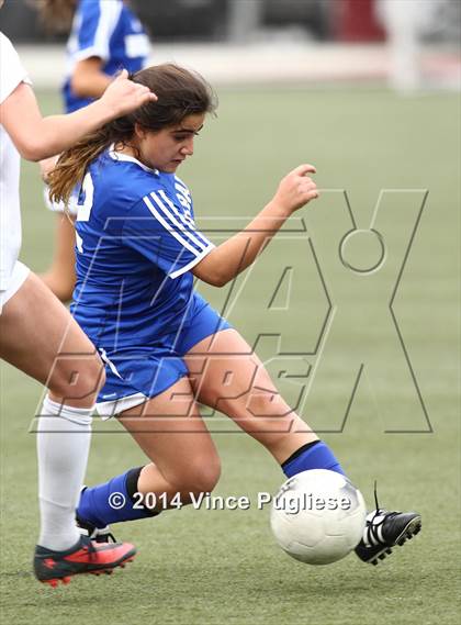 Thumbnail 2 in Flintridge Prep vs. Burbank photogallery.