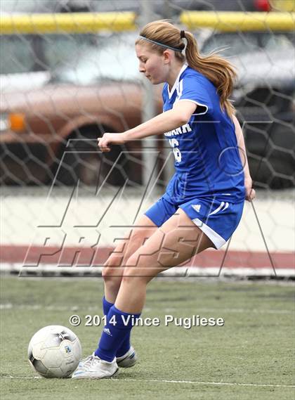 Thumbnail 2 in Flintridge Prep vs. Burbank photogallery.