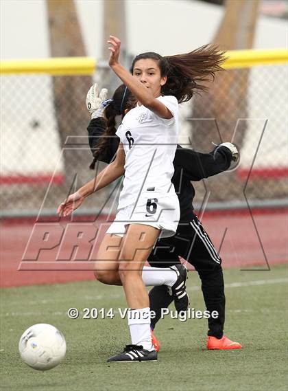 Thumbnail 3 in Flintridge Prep vs. Burbank photogallery.