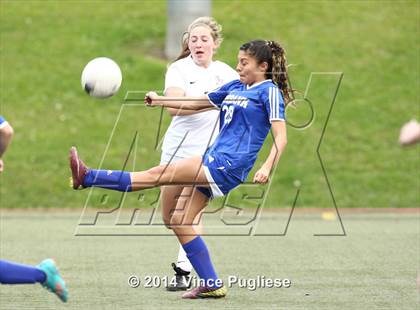 Thumbnail 2 in Flintridge Prep vs. Burbank photogallery.