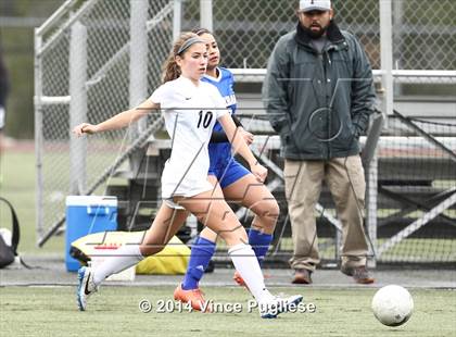 Thumbnail 2 in Flintridge Prep vs. Burbank photogallery.
