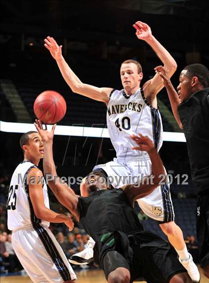 Thumbnail 2 in Lincoln vs. La Costa Canyon (CIF D2 SoCal Regional Final) photogallery.
