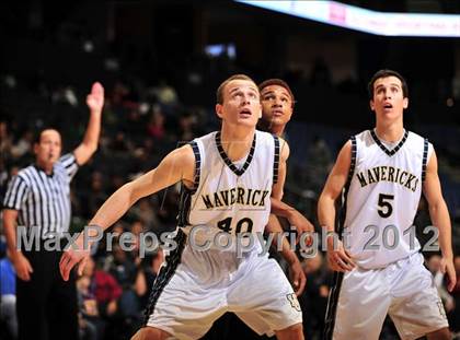 Thumbnail 3 in Lincoln vs. La Costa Canyon (CIF D2 SoCal Regional Final) photogallery.