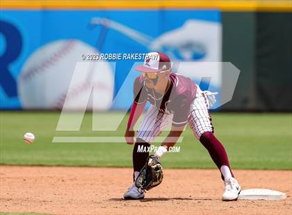 Thumbnail 2 in London vs. Wall (UIL 3A Baseball State Semifinal) photogallery.