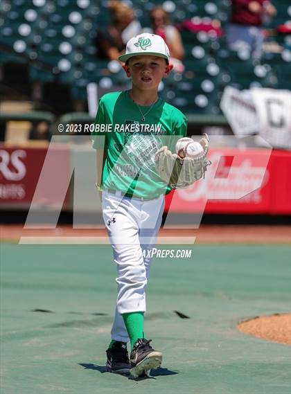 Thumbnail 1 in London vs. Wall (UIL 3A Baseball State Semifinal) photogallery.