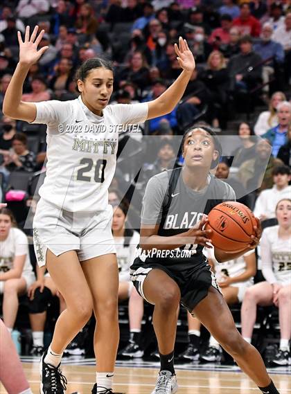 Thumbnail 2 in Sierra Canyon vs. Archbishop Mitty (CIF State Open Div. Final) photogallery.