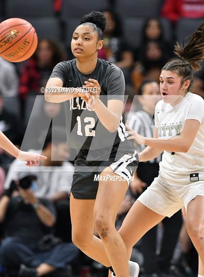 Thumbnail 3 in Sierra Canyon vs. Archbishop Mitty (CIF State Open Div. Final) photogallery.