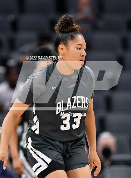 Thumbnail 2 in Sierra Canyon vs. Archbishop Mitty (CIF State Open Div. Final) photogallery.