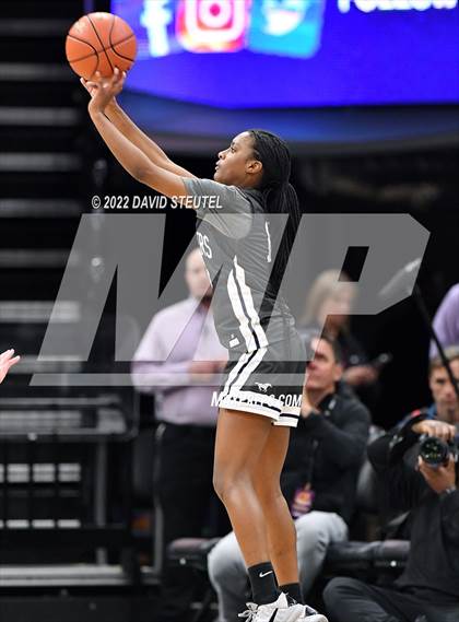 Thumbnail 2 in Sierra Canyon vs. Archbishop Mitty (CIF State Open Div. Final) photogallery.