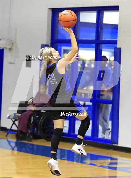 Thumbnail 2 in Fruitvale vs De Kalb photogallery.