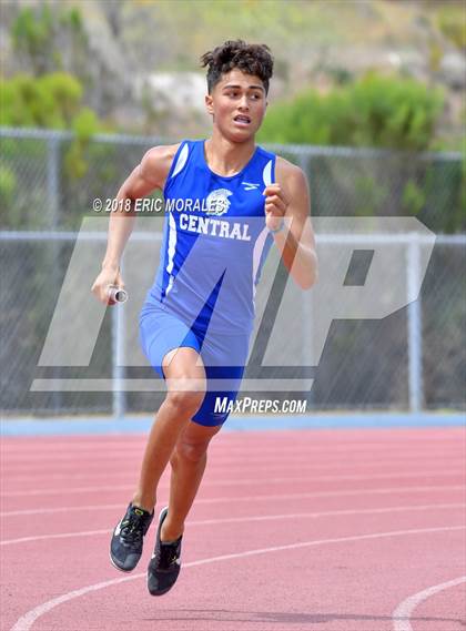 Thumbnail 2 in Mustang Relays photogallery.