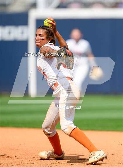 Thumbnail 3 in East Lincoln vs Western Alamance (NCHSAA 3A Championship Game 3) photogallery.