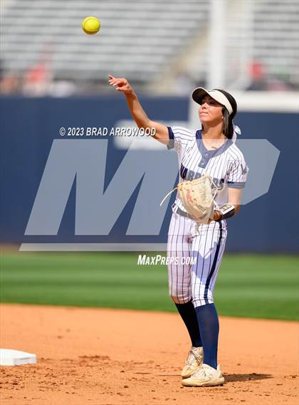 Thumbnail 3 in East Lincoln vs Western Alamance (NCHSAA 3A Championship Game 3) photogallery.
