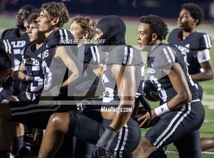 Thumbnail 1 in Dickinson vs. Pearland (UIL Football 6A D1 Area) photogallery.