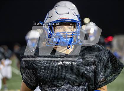 Thumbnail 2 in Dickinson vs. Pearland (UIL Football 6A D1 Area) photogallery.