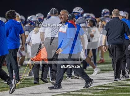 Thumbnail 2 in Dickinson vs. Pearland (UIL Football 6A D1 Area) photogallery.