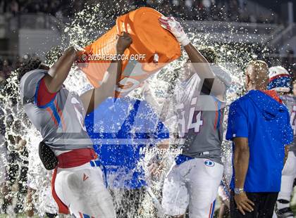 Thumbnail 3 in Dickinson vs. Pearland (UIL Football 6A D1 Area) photogallery.