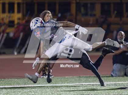 Thumbnail 3 in Dickinson vs. Pearland (UIL Football 6A D1 Area) photogallery.