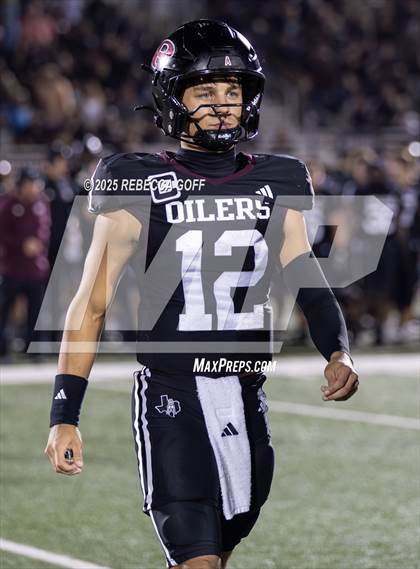 Thumbnail 3 in Dickinson vs. Pearland (UIL Football 6A D1 Area) photogallery.