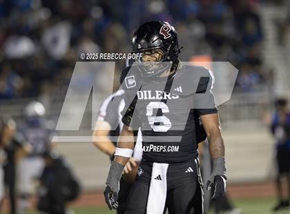 Thumbnail 2 in Dickinson vs. Pearland (UIL Football 6A D1 Area) photogallery.