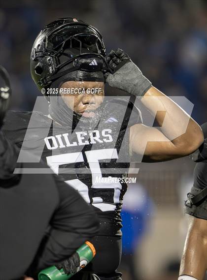 Thumbnail 3 in Dickinson vs. Pearland (UIL Football 6A D1 Area) photogallery.