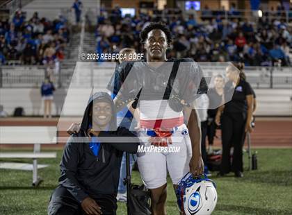 Thumbnail 3 in Dickinson vs. Pearland (UIL Football 6A D1 Area) photogallery.