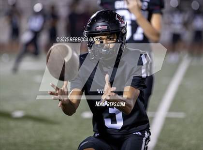 Thumbnail 1 in Dickinson vs. Pearland (UIL Football 6A D1 Area) photogallery.