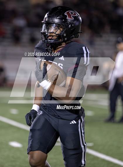 Thumbnail 2 in Dickinson vs. Pearland (UIL Football 6A D1 Area) photogallery.