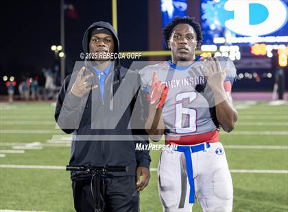 Thumbnail 1 in Dickinson vs. Pearland (UIL Football 6A D1 Area) photogallery.