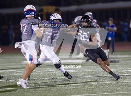 Thumbnail 2 in Dickinson vs. Pearland (UIL Football 6A D1 Area) photogallery.