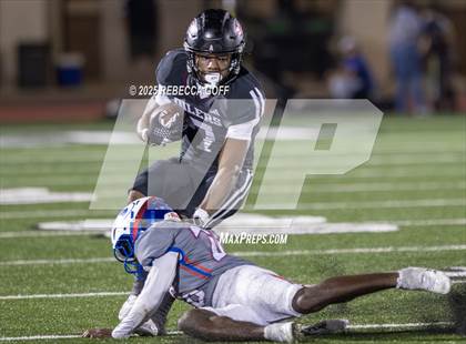 Thumbnail 3 in Dickinson vs. Pearland (UIL Football 6A D1 Area) photogallery.