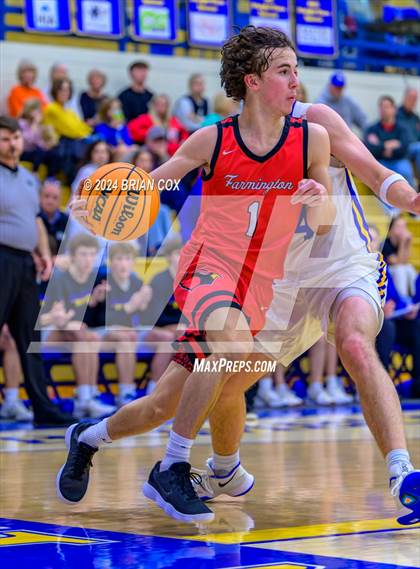 Thumbnail 3 in Mountain Home vs Farmington (Atlas Asphalt Holiday Classic) photogallery.