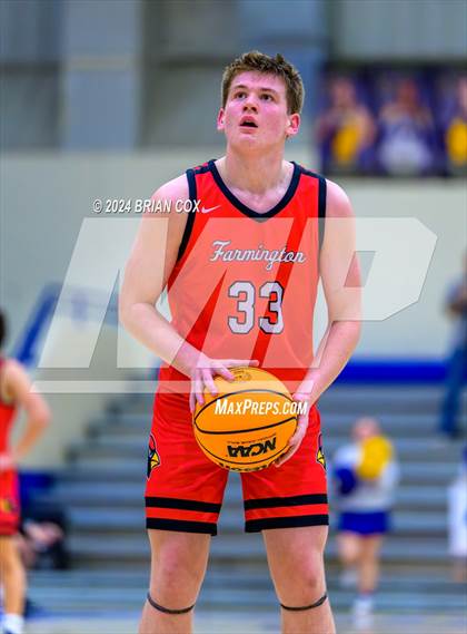 Thumbnail 2 in Mountain Home vs Farmington (Atlas Asphalt Holiday Classic) photogallery.